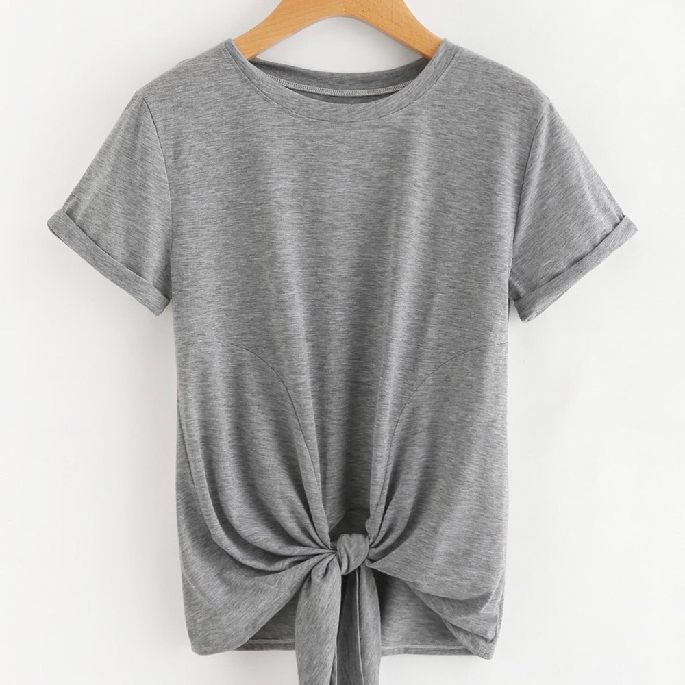 🎀 REDUCED 🎀 Super cute Casual Knot Tee